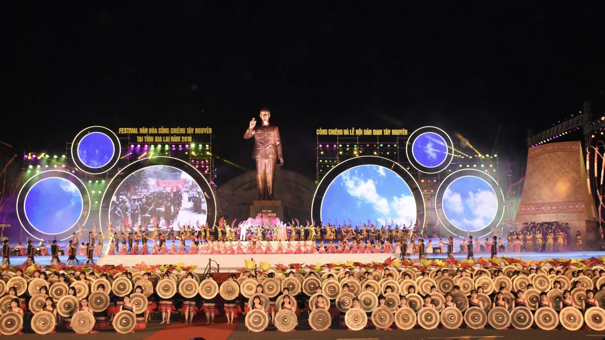Quang cảnh lễ khai mạc Festival Văn hóa Cồng chiêng Tây Nguyên tại Gia Lai năm 2018. Ảnh: Lam Nguyên