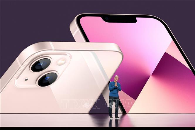 Dòng sản phẩm điện thoại thông minh iPhone 13 được ra mắt tại buổi lễ ở Cupertino, bang California, Mỹ ngày 14-9-2021. Ảnh: AFP/TTXVN