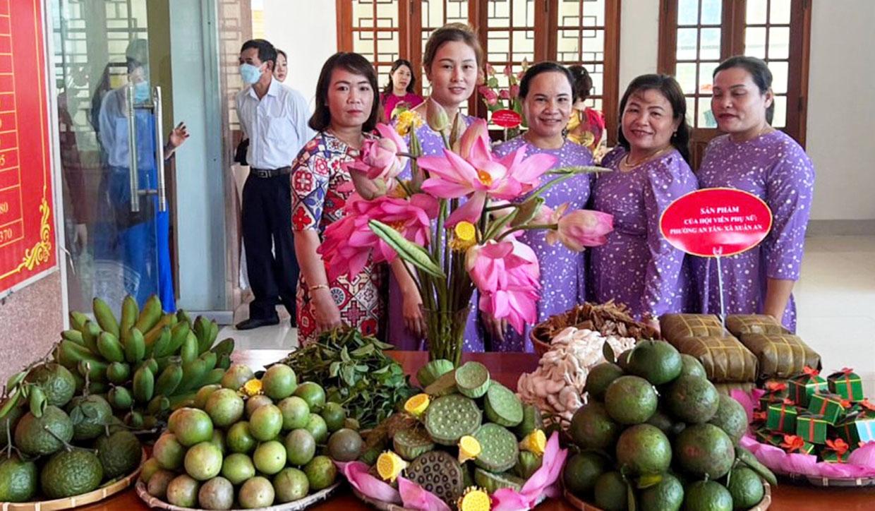 Hội LHPN thị xã An Khê có nhiều hoạt động thúc đẩy phụ nữ khởi nghiệp như trưng bày, kết nối tiêu thụ sản phẩm. Ảnh: Minh Châu