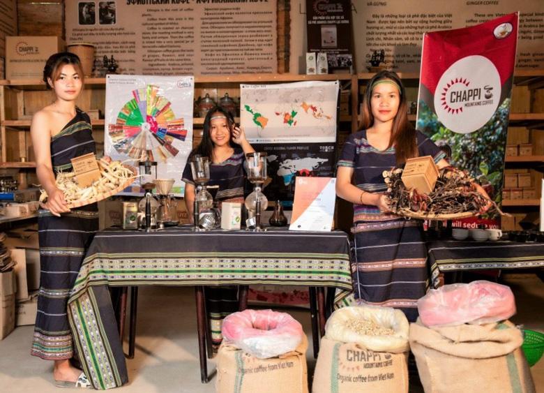 Các dòng sản phẩm cà phê OCOP 4 sao được sản xuất, chế biến tại vùng đồng bào dân tộc thiểu số thôn TuPoh, xã Đạ Chais, huyện Lạc Dương