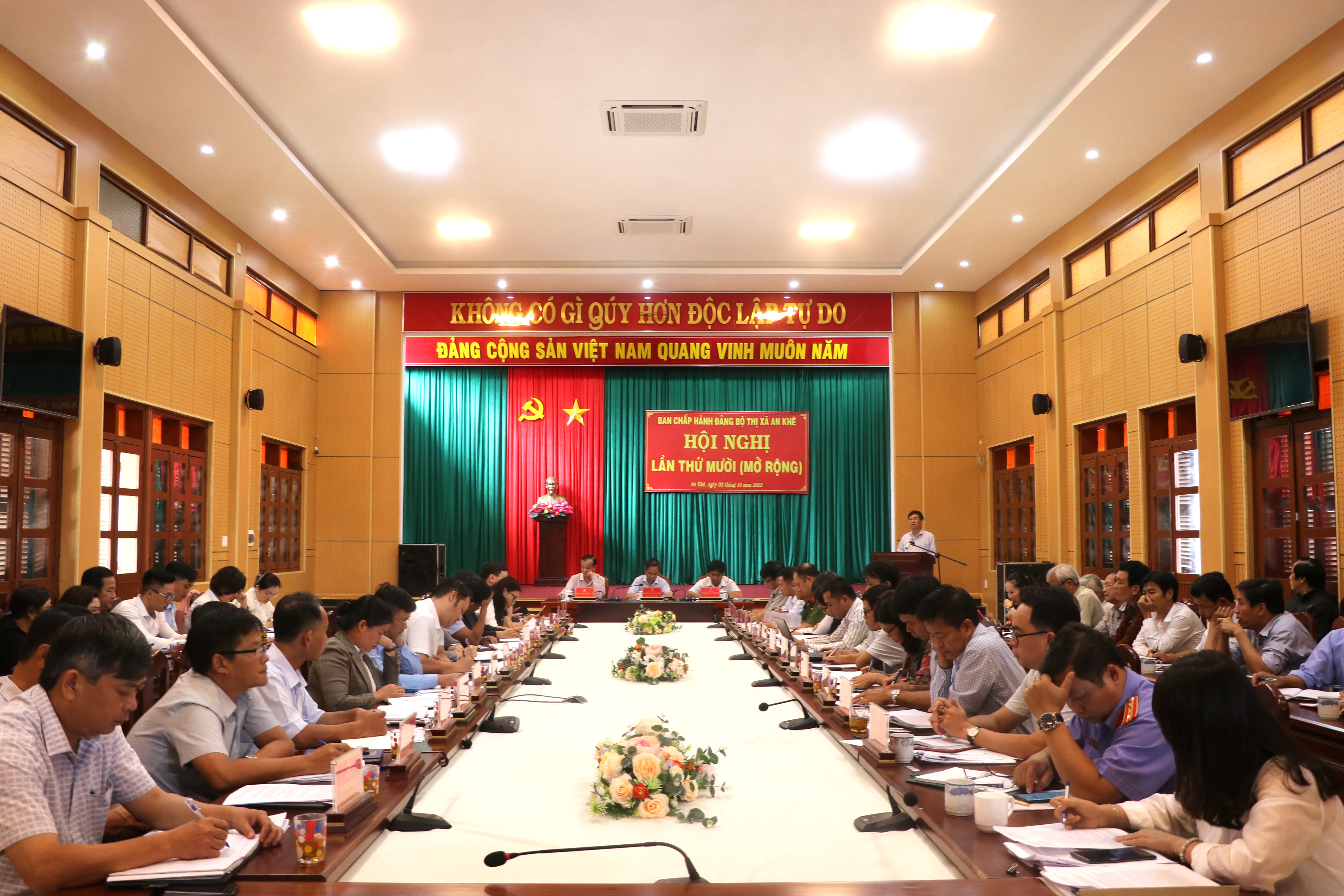 Thị xã An Khê bàn giải pháp triển khai nhiệm vụ 3 tháng cuối năm 2022. Ảnh: Ngọc Minh