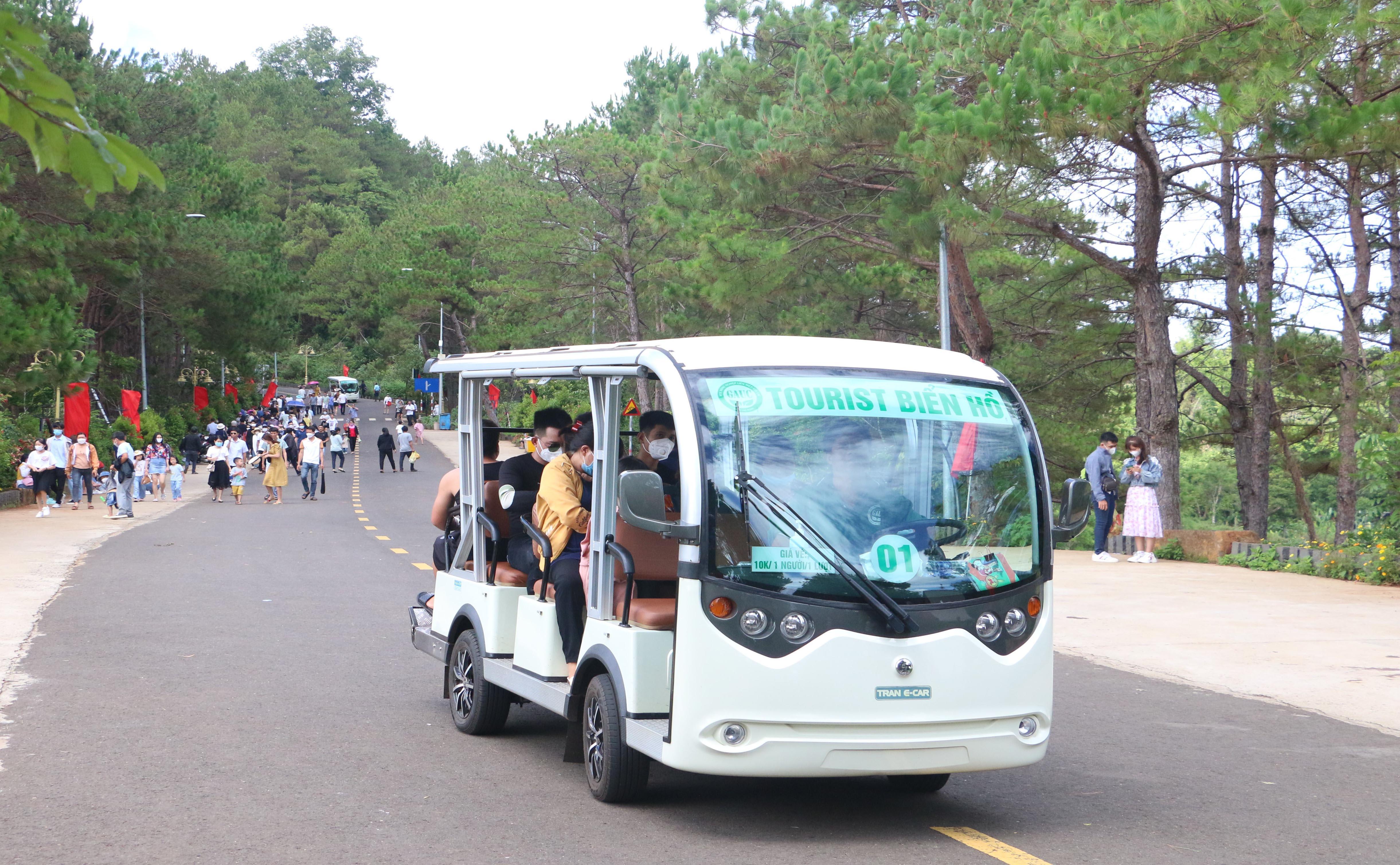 Ban Quản lý Khu danh lam thắng cảnh Biển Hồ (TP. Pleiku) chuẩn bị mọi điều kiện tốt nhất để phục vụ du khách dịp cuối năm. Ảnh: Quang Tấn