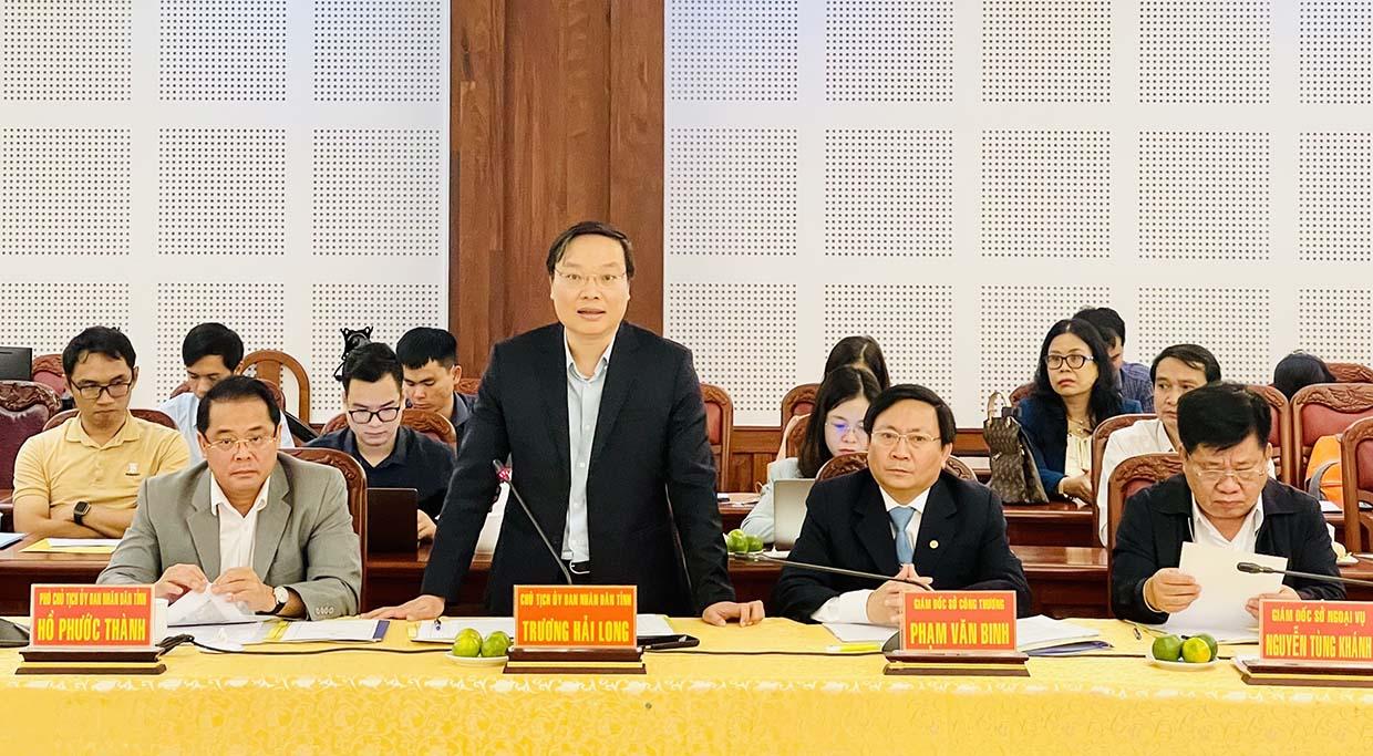 Chủ tịch UBND tỉnh Trương Hải Long phát biểu tại buổi làm việc. Ảnh: Vũ Thảo