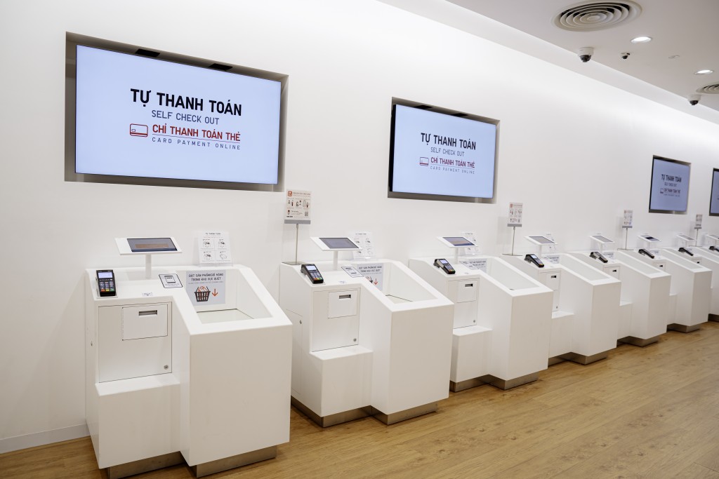 Đầu năm 2023, UNIQLO tiếp tục triển khai hệ thống thanh toán tự động tại một số cửa hàng lớn