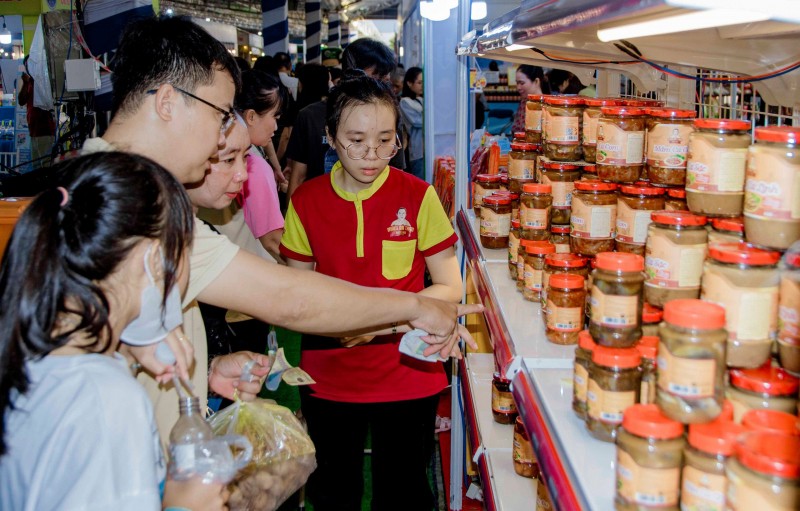 Tôm Cà Mau - tự hào thương hiệu Việt