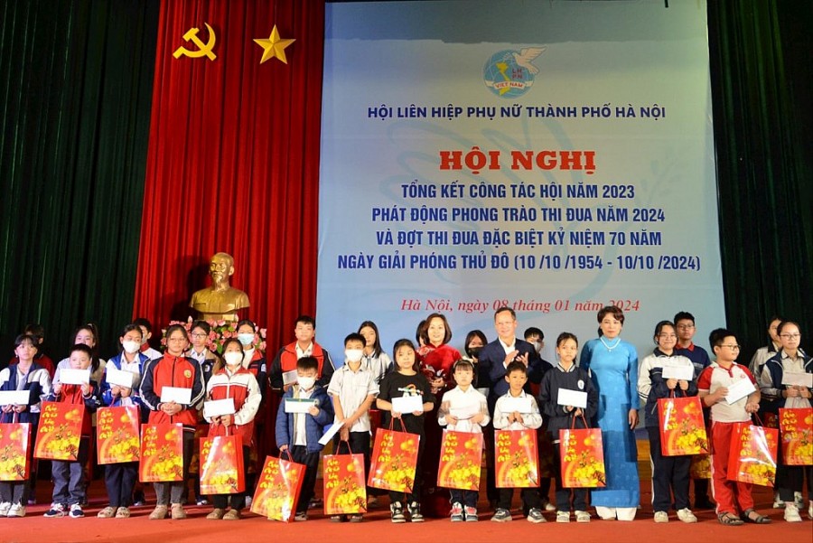 Tiên phong thí điểm mô hình “Tập hợp phụ nữ trên không gian mạng”