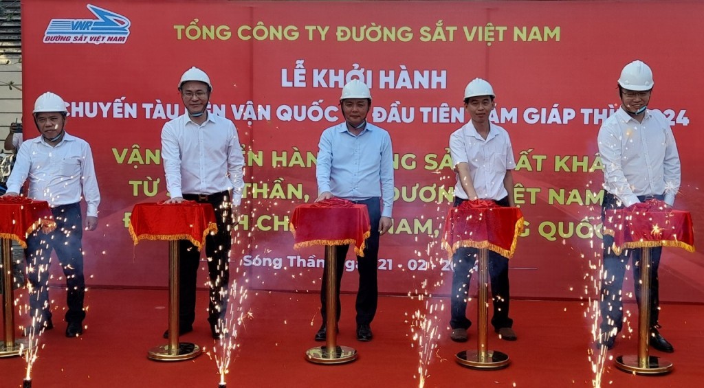 Khởi hành chuyến tàu chở nông sản từ Bình Dương đi Trung Quốc