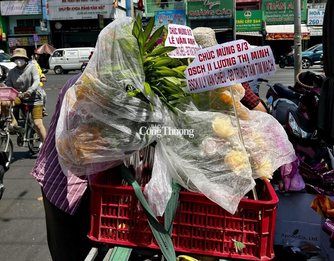 Chợ hoa lớn nhất TP. Hồ Chí Minh nhộn nhịp trong ngày Quốc tế phụ nữ 8/3