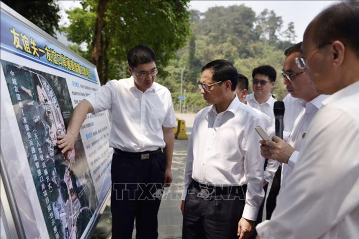 Đề nghị Quảng Tây tạo thuận lợi tối đa thông quan hàng hoá qua cửa khẩu