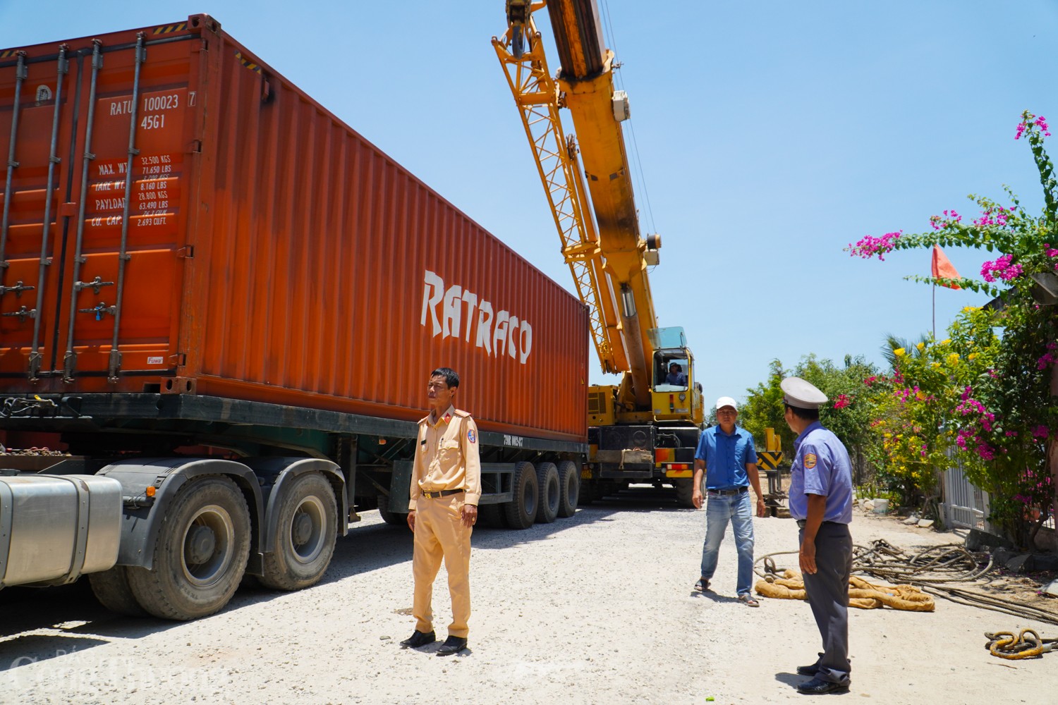 Tạm ngưng nhận vận chuyển hàng hoá đường sắt tuyến Hà Nội - TP. Hồ Chí Minh