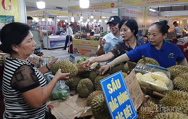 Sầu riêng Đắk Nông hút người tiêu dùng