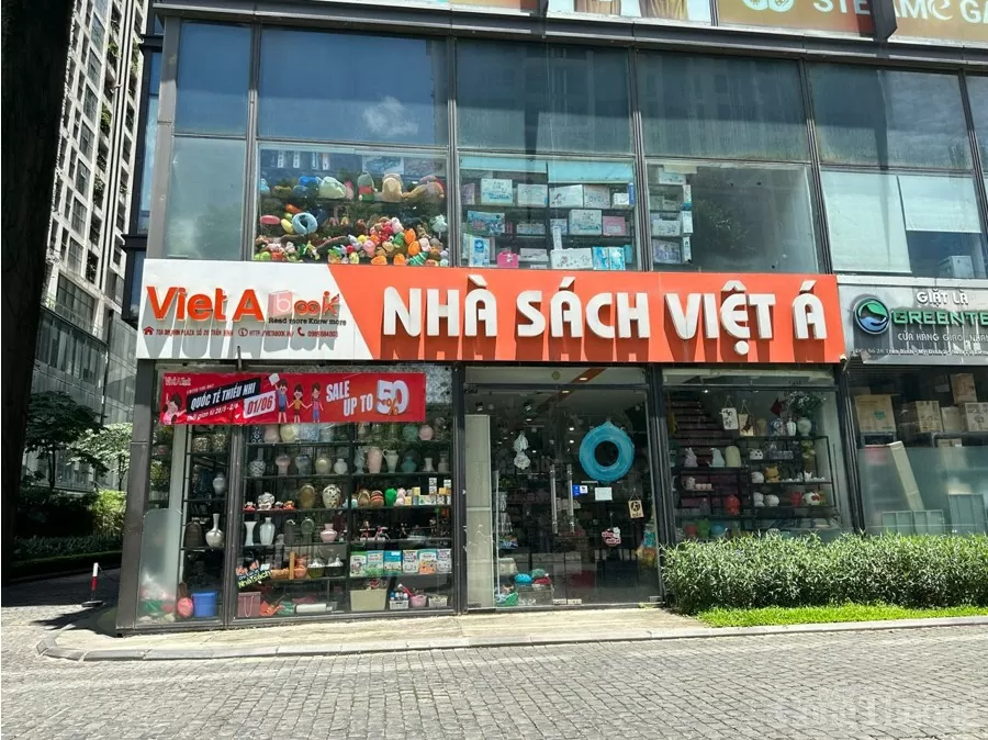 Nhà sách Việt Á địa chỉ tầng1, toà Dolphin Plaza 28 Trần Bình, Mỹ Đình, TP.Hà Nội.