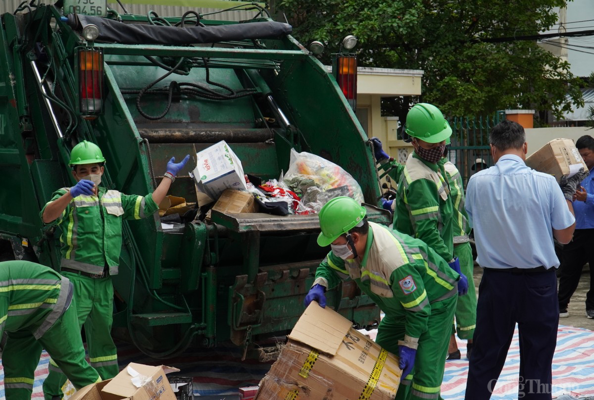 Cục Quản lý thị trường Khánh Hòa tiêu hủy hàng chục nghìn sản phẩm nhập lậu, không rõ nguồn gốc