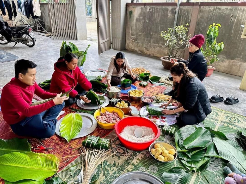 Nhiều ý kiến cho rằng, điều quan trọng nhất vẫn là hai vợ chồng thấu hiểu, chia sẻ để đón Tết thật ấm áp bên nhau