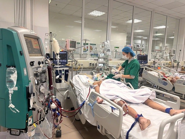 Bệnh nhân mắc cúm nguy kịch được chỉ định đặt ECMO. Ảnh: BVCC