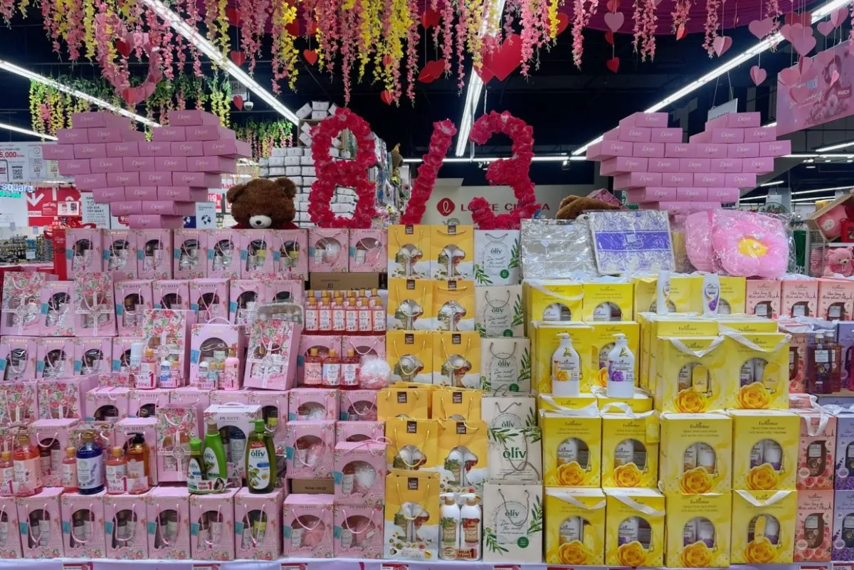 Siêu thị, cửa hàng tràn ngập ưu đãi, khuyến mãi dịp 8/3 Siêu thị, cửa hàng tràn ngập ưu đãi, khuyến mãi dịp 8/3