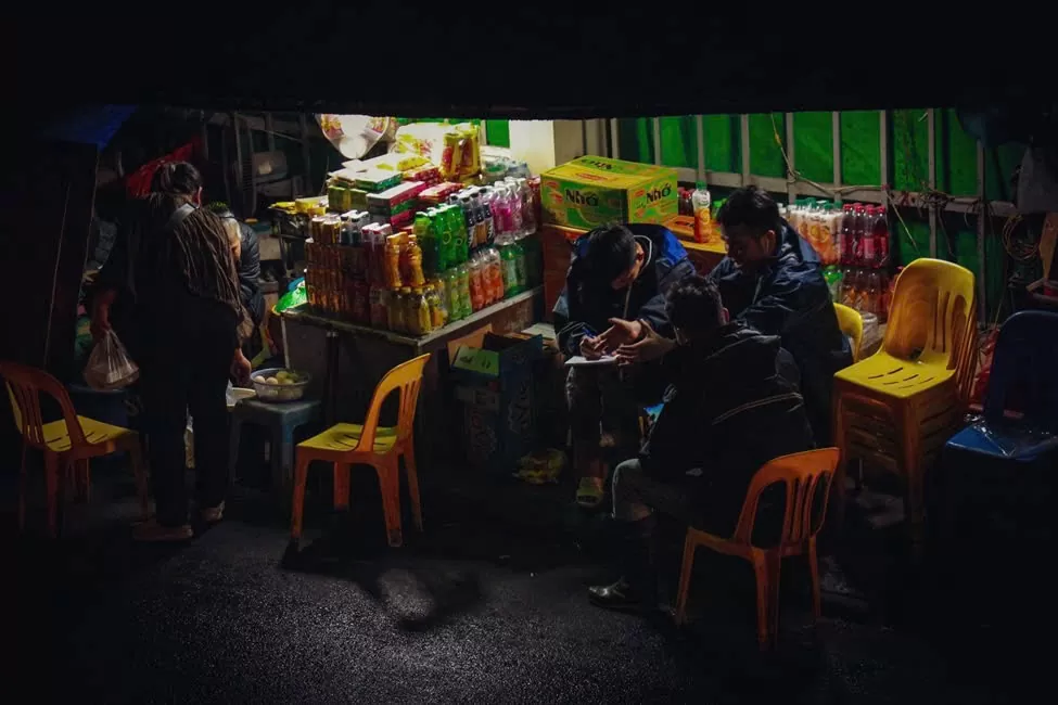 Chùm ảnh: Chợ Long Biên về đêm - Một Hà Nội rất khác Chùm ảnh: Chợ Long Biên về đêm - Một Hà Nội rất khác