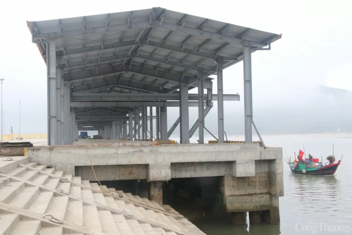 Cận cảnh cảng cá hiện đại bậc nhất miền Trung sắp hoạt động Cận cảnh cảng cá hiện đại bậc nhất miền Trung sắp hoạt động