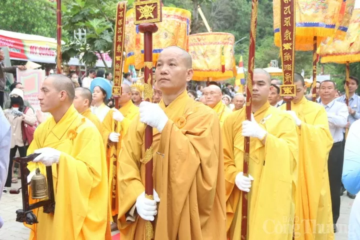 Lễ Vía Đức Quán Thế Âm Bồ Tát không chỉ là dịp để người dân thực hành đời sống tâm linh mà còn là cơ hội quảng bá hình ảnh du lịch văn hóa của Quận Ngũ Hành Sơn nói riêng và TP. Đà Nẵng nói chung Lễ Vía Đức Quán Thế Âm Bồ Tát không chỉ là dịp để người dân thực hành đời sống tâm linh mà còn là cơ hội quảng bá hình ảnh du lịch văn hóa của Quận Ngũ Hành Sơn nói riêng và TP. Đà Nẵng nói chung