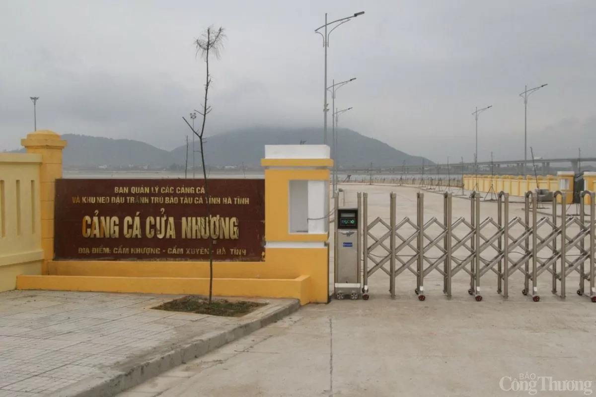 Cận cảnh cảng cá hiện đại bậc nhất miền Trung sắp hoạt động Cận cảnh cảng cá hiện đại bậc nhất miền Trung sắp hoạt động