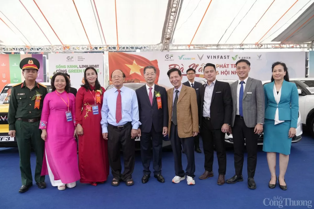 Bí thư Thành ủy Đà Nẵng Nguyễn Văn Quảng cùng các đại biểu tham quan triển lãm Bí thư Thành ủy Đà Nẵng Nguyễn Văn Quảng cùng các đại biểu tham quan triển lãm