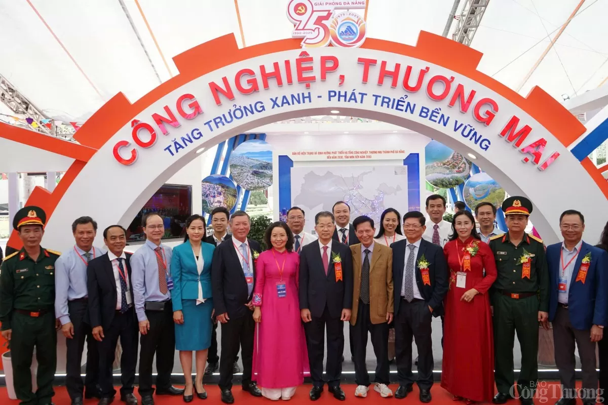 Bí thư Thành ủy Đà Nẵng Nguyễn Văn Quảng tham quan giang hàng của ngành Công Thương Bí thư Thành ủy Đà Nẵng Nguyễn Văn Quảng tham quan giang hàng của ngành Công Thương
