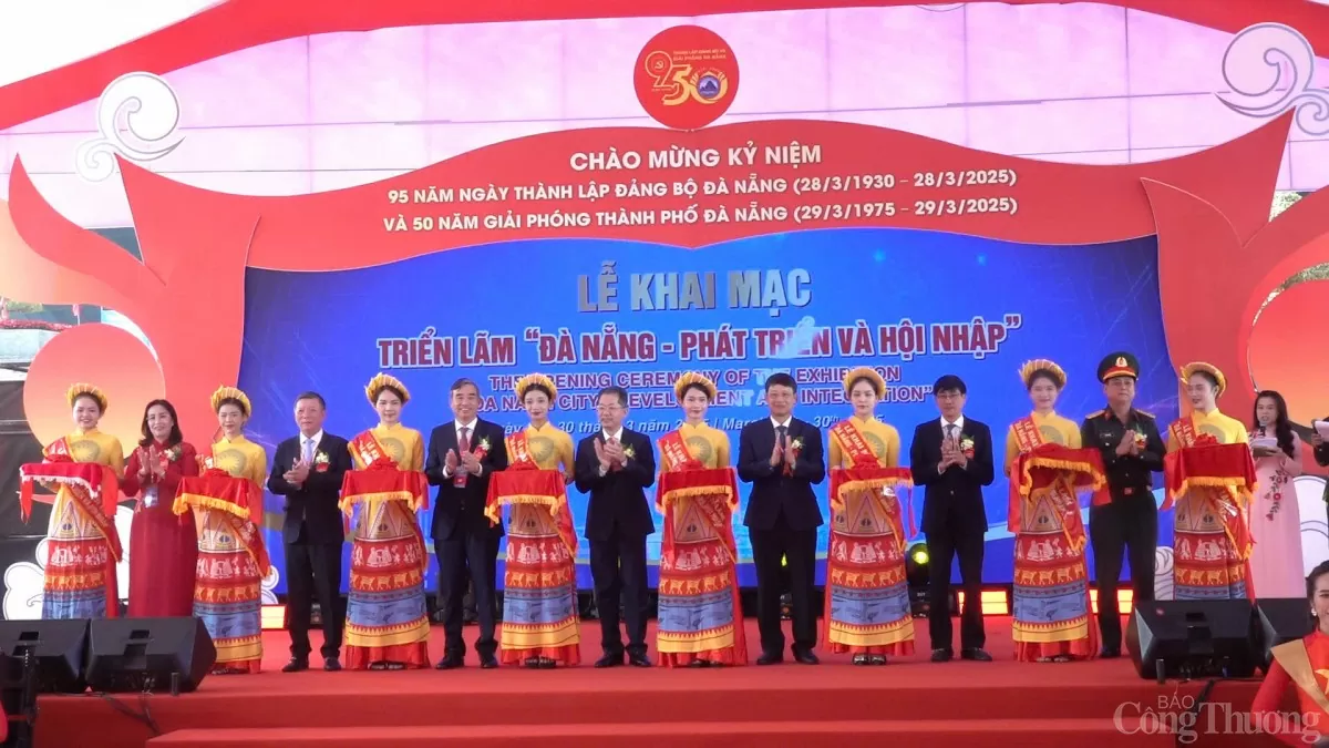 Khai mạc Triển lãm Dấu ấn 50 năm 'Đà Nẵng - Phát triển và hội nhập'