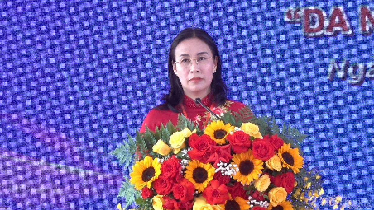 Phó Chủ tịch UBND thành phố Đà Nẵng Nguyễn Thị Anh Thi phát biểu khai mạc Triển lãm Phó Chủ tịch UBND thành phố Đà Nẵng Nguyễn Thị Anh Thi phát biểu khai mạc Triển lãm