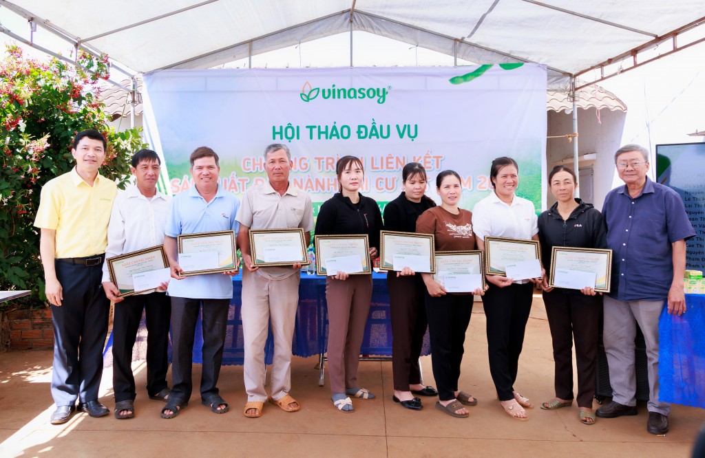 Vụ mới bắt đầu trên “cánh đồng đạm tự nhiên” ở Cư Jút