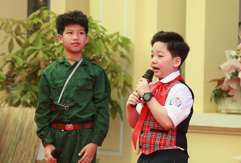 Nhiều tiểu phẩm sân khấu được các em học sinh dàn dựng, trình diễn tại Ngày hội sách