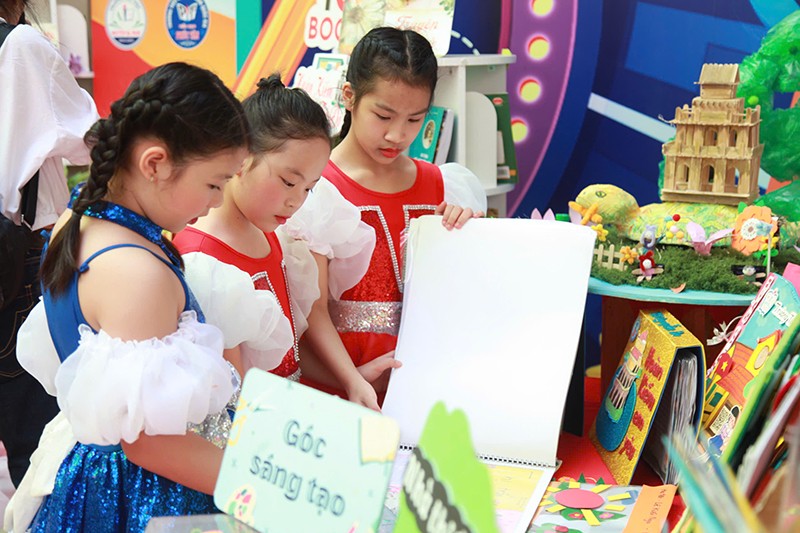 Tưng bừng khai mạc Ngày hội sách Hoàn Kiếm em yêu năm 2025