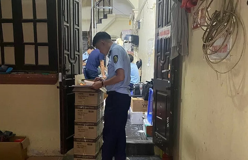 Hà Nội: Thu giữ hàng nghìn mỹ phẩm nhập lậu