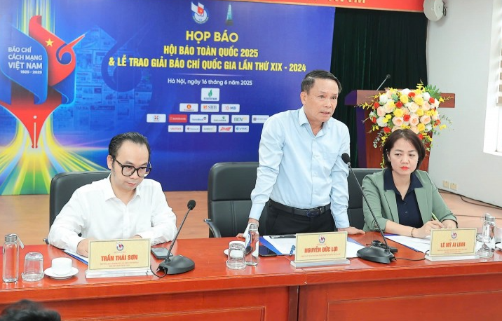 Đồng chí Nguyễn Đức Lợi - Phó Chủ tịch Thường trực Hội Nhà báo Việt Nam giải đáp các thông tin về lễ trao Giải báo chí toàn quốc 2024