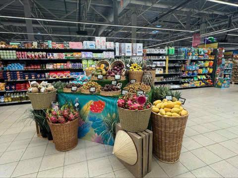 Trái cây tươi của Việt Nam được bày bán tại siêu thị Nga
