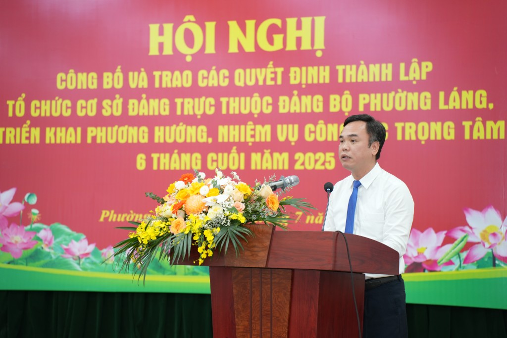 Bí thư Đảng ủy, Chủ tịch HĐND phường Láng Nguyễn Hồng Dân đã nhấn mạnh vai trò nòng cốt của các cán bộ cơ sở trong việc xây dựng phường ổn định và phát triển. Ông kêu gọi toàn thể cán bộ, đảng viên và nhân dân đồng lòng, phát huy truyền thống đoàn kết để biến Láng thành một đơn vị hành chính kiểu mẫu của Thủ đô. Bí thư Đảng ủy, Chủ tịch HĐND phường Láng Nguyễn Hồng Dân đã nhấn mạnh vai trò nòng cốt của các cán bộ cơ sở trong việc xây dựng phường ổn định và phát triển. Ông kêu gọi toàn thể cán bộ, đảng viên và nhân dân đồng lòng, phát huy truyền thống đoàn kết để biến Láng thành một đơn vị hành chính kiểu mẫu của Thủ đô.