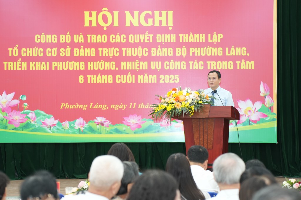 Phó Bí thư Đảng ủy, Chủ tịch UBND phường Láng Nguyễn Thanh Tùng đã báo cáo tóm tắt kết quả thực hiện nhiệm vụ kinh tế - xã hội, an ninh, quốc phòng 6 tháng đầu năm của phường Láng; đồng thời triển khai phương hướng, nhiệm vụ 6 tháng cuối năm 2025 Phó Bí thư Đảng ủy, Chủ tịch UBND phường Láng Nguyễn Thanh Tùng đã báo cáo tóm tắt kết quả thực hiện nhiệm vụ kinh tế - xã hội, an ninh, quốc phòng 6 tháng đầu năm của phường Láng; đồng thời triển khai phương hướng, nhiệm vụ 6 tháng cuối năm 2025