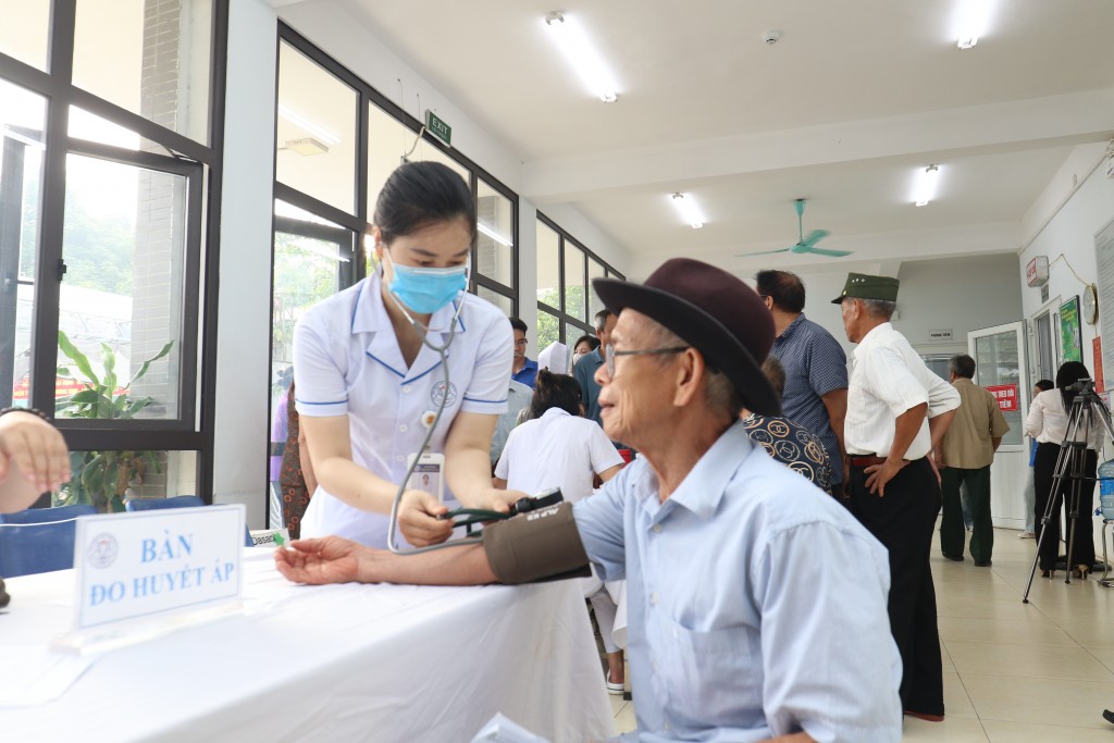 Xã Tiến Thắng chung tay chăm sóc sức khỏe người có công