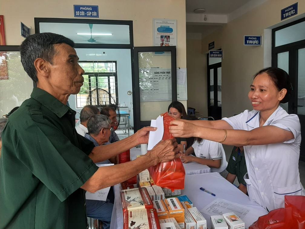 Tổ chức hoạt động khám bệnh đền ơn đáp nghĩa đối tượng chính sách