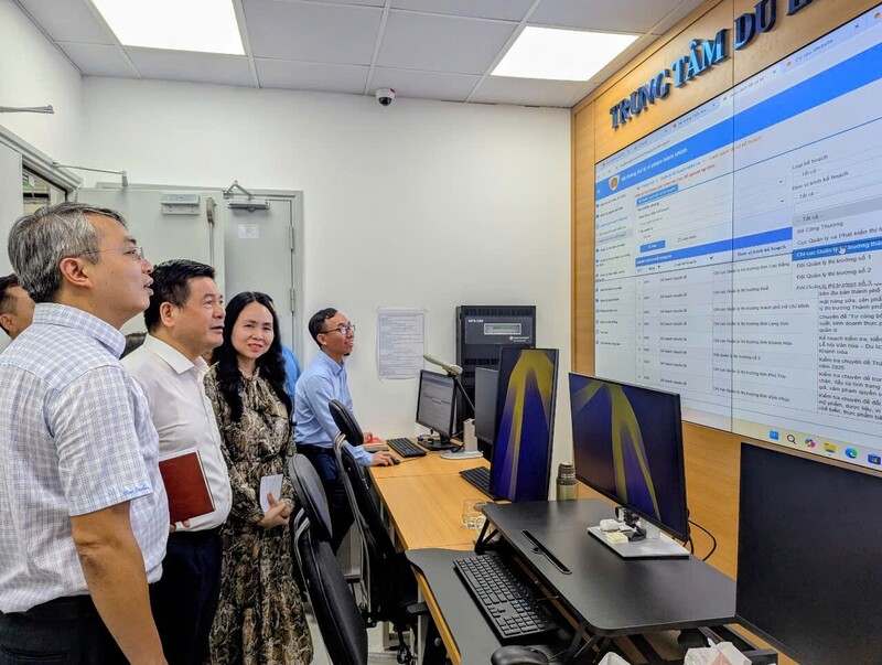 Bộ trưởng Nguyễn Hồng Diên kiểm tra Trung tâm Dữ liệu Bộ Công Thương