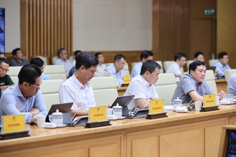 Thứ trưởng Bộ Công Thương Nguyễn Sinh Nhật Tân tham dự cuộc họp. Ảnh: Nhật Bắc