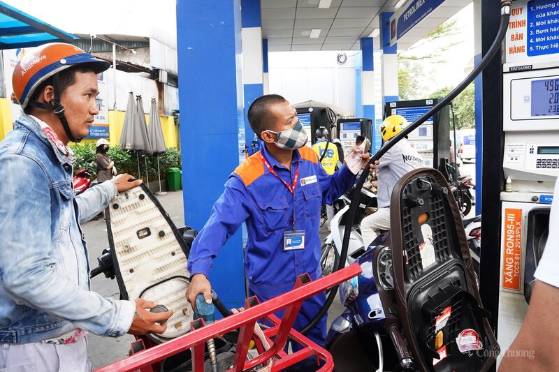 Từ đầu năm, việc điều hành giá xăng dầu không phải sử dụng Quỹ bình ổn (Ảnh: Cấn Dũng)