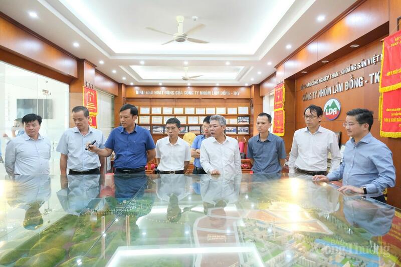 Công ty đang khai thác khoảng 4,3 triệu tấn quặng bauxit nguyên khai/năm; sản lượng quặng tinh sau tuyển đạt khoảng 1,77 triệu tấn/năm. Ảnh: Lê Sơn