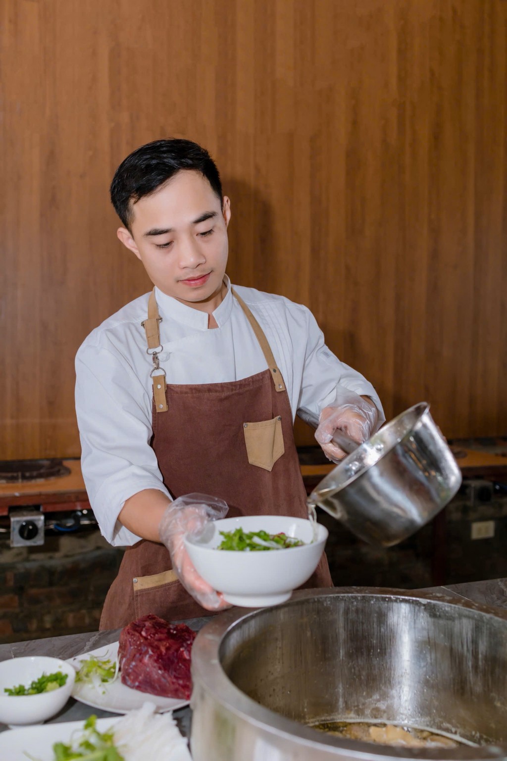 Ước mơ tạo cơ hội cho người trẻ của đầu bếp Nguyễn Đình Đông Ước mơ tạo cơ hội cho người trẻ của đầu bếp Nguyễn Đình Đông