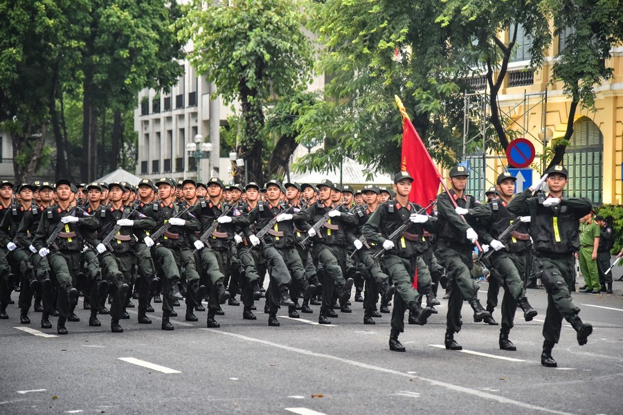 Mãn nhãn màn tổng duyệt diễu binh, diễu hành của CATP Hà Nội cho Ngày hội vì Thủ đô bình yên bên hồ Gươm Mãn nhãn màn tổng duyệt diễu binh, diễu hành của CATP Hà Nội cho Ngày hội vì Thủ đô bình yên bên hồ Gươm