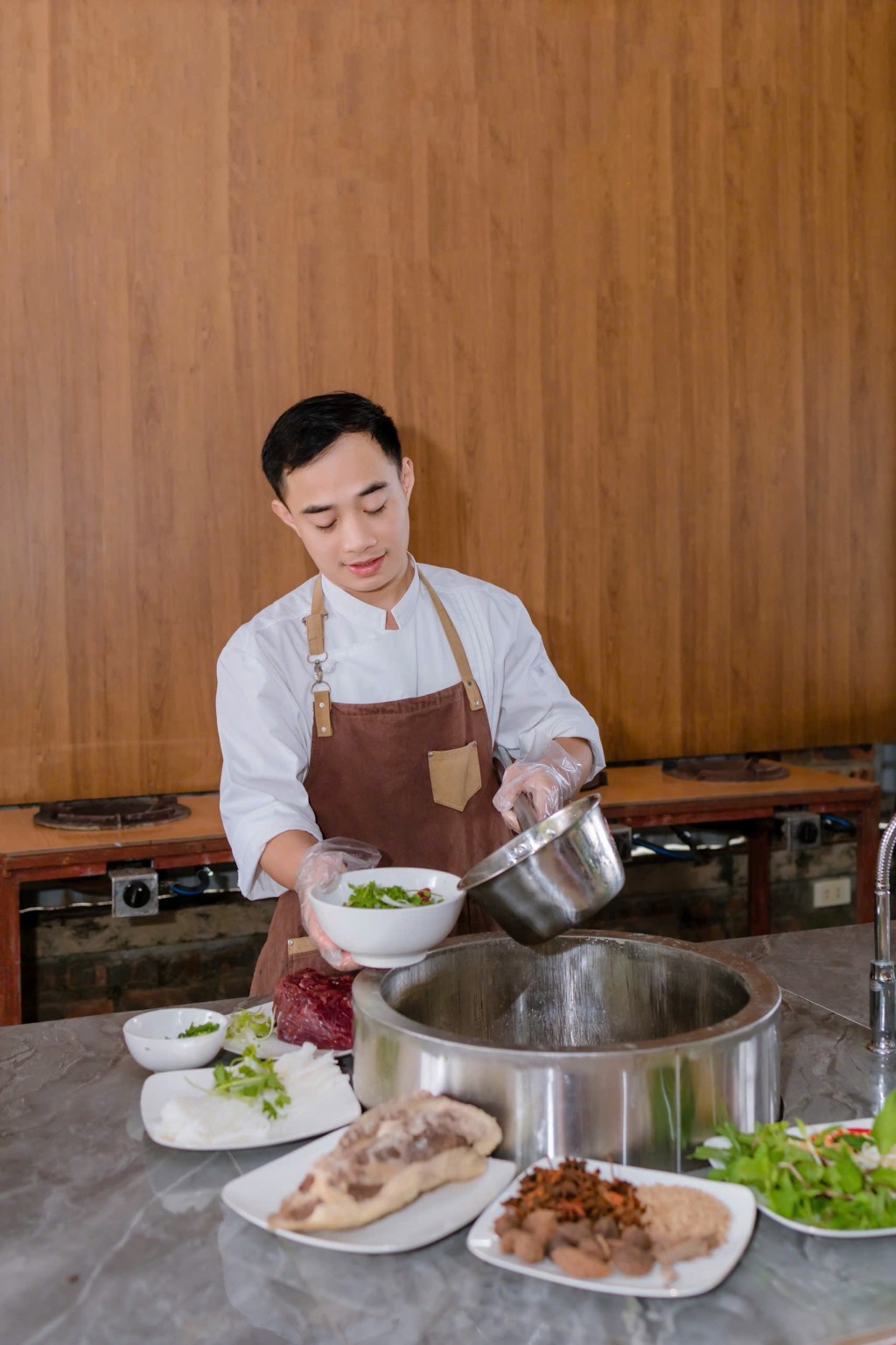 Ước mơ tạo cơ hội cho người trẻ của đầu bếp Nguyễn Đình Đông Ước mơ tạo cơ hội cho người trẻ của đầu bếp Nguyễn Đình Đông