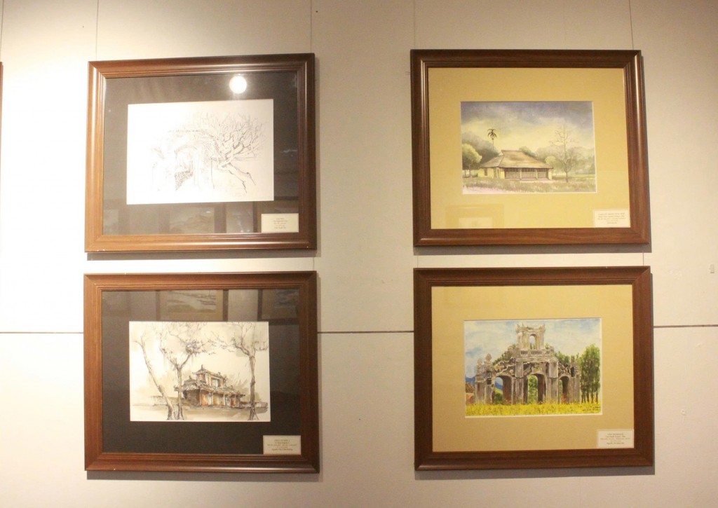 Triển lãm giới thiệu đến công chúng 150 tác phẩm của nhiều kiến trúc sư, họa sĩ và người yêu nghệ thuật từ nhóm ký họa đô thị Hà Nội và các nghệ sĩ tạo hình Huế (Ảnh: Đ.Minh)