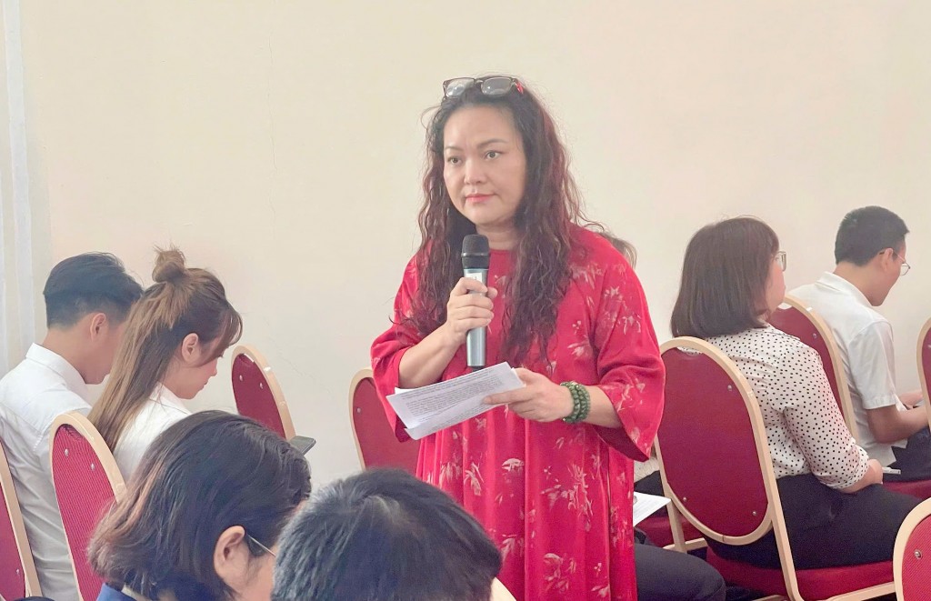 Đồng chí Nguyễn Thị Minh Phương - Trưởng phòng Thông tin điện tử, Sở Văn hóa và Thể thao Hà Nội giải đáp thông tin tại buổi lễ