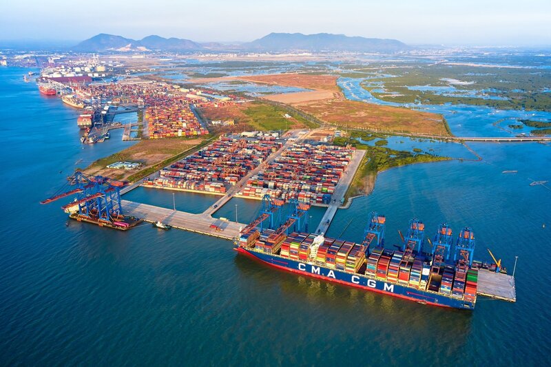 Cảng Cái Mép - Thị Vải: Đủ độ sâu, đón tàu siêu lớn, gần tuyến xuyên Thái Bình Dương có thể thành hub container quốc tế nếu tăng giao nhận trực tiếp và có thêm tuyến thẳng. Ảnh: Minh Hưng