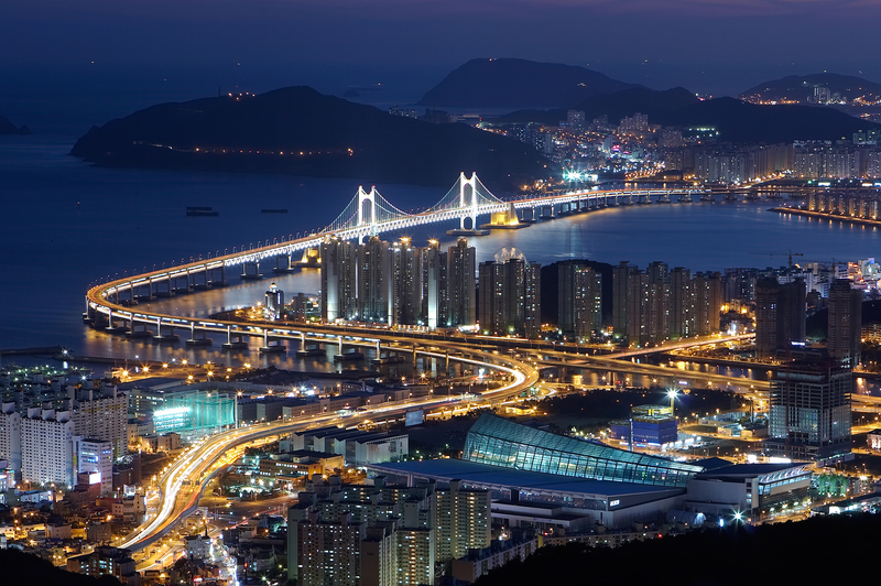 Busan không chỉ là điểm trung chuyển hàng hóa, nó là biểu tượng đầu tàu của “miracle” kinh tế. Ảnh: Korea.net