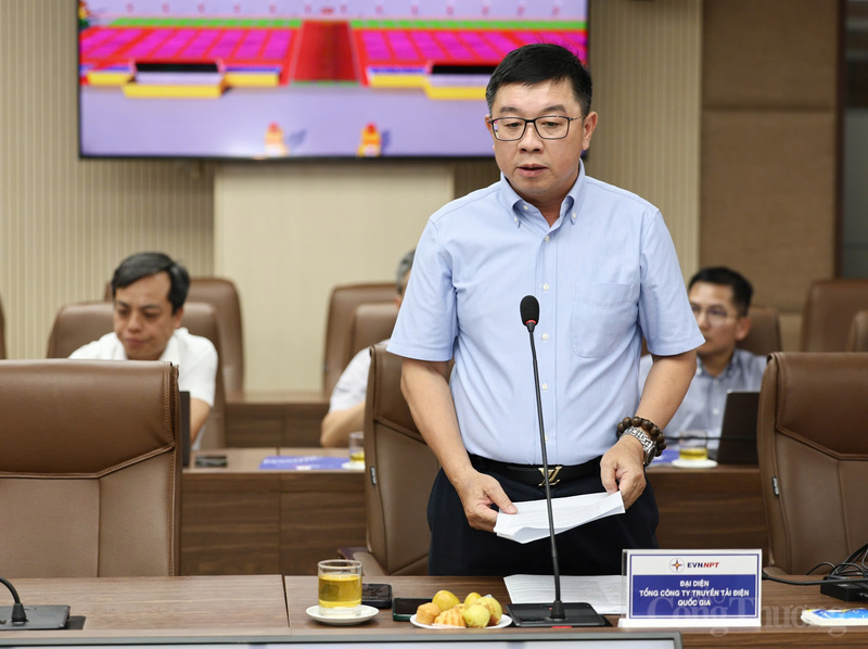 Tổng giám đốc EVNNPT Phạm Lê Phú báo cáo về công tác phối hợp. Ảnh: Nam Nguyễn